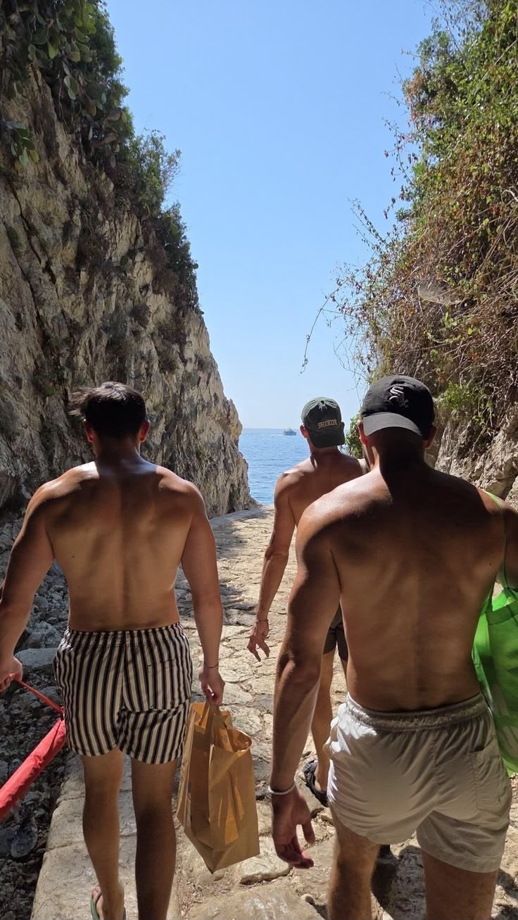 Amigos em uma atividade física ao ar livre.
